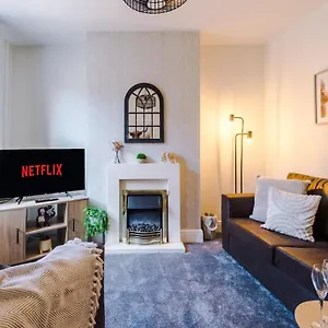 Bright Cottage: Centre Retreat For 6 , Chester United Kingdom