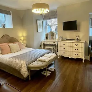 Boutique With Hot Tub, Chester , Hough Green United Kingdom