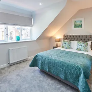 Host & - The Loft @ The Regency Apartment