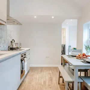 Mayfield Two - Apartment